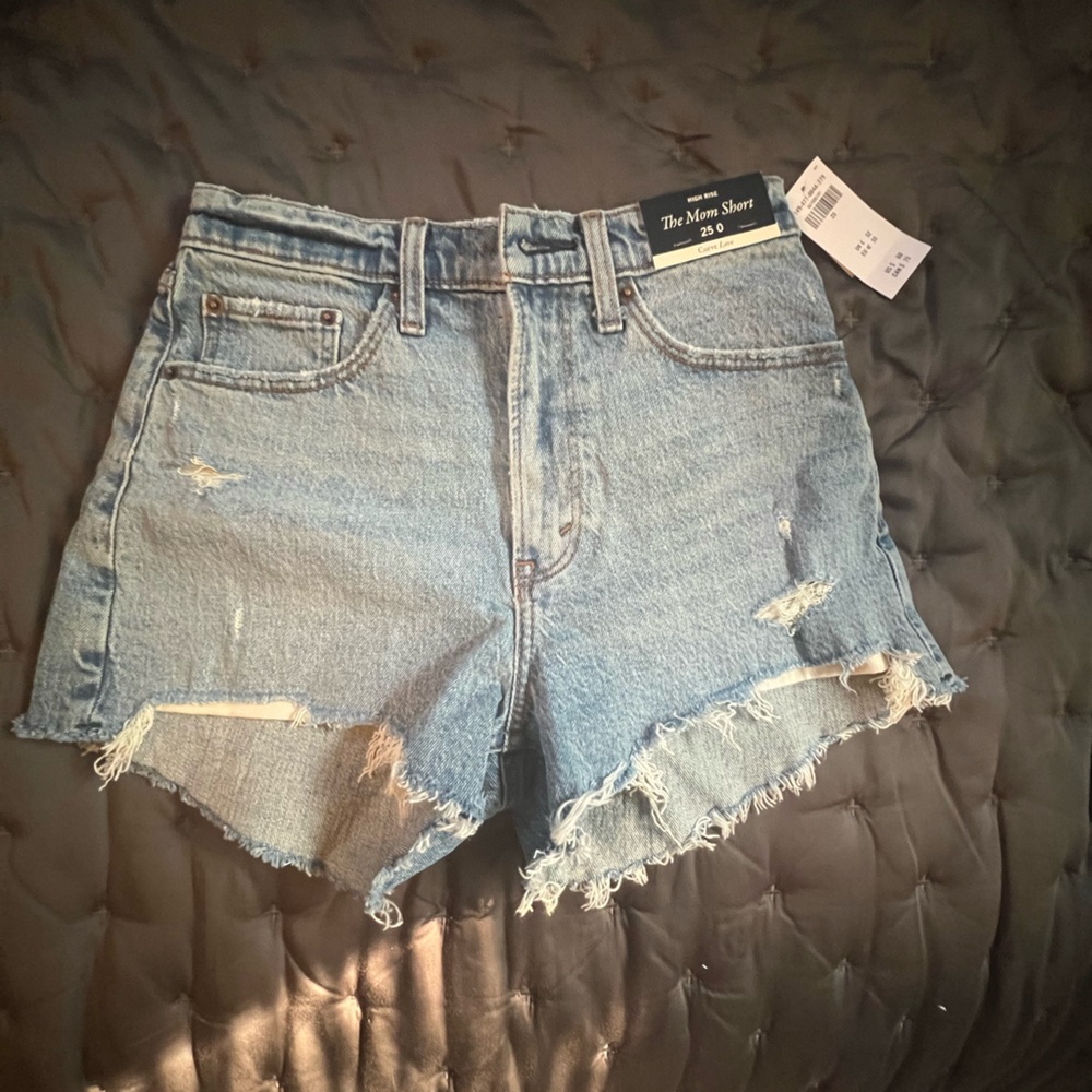 Abercrombie the mom shorts